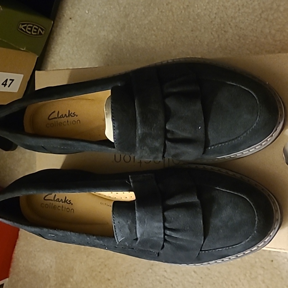 Women's Clark's Airabell slip on loafers